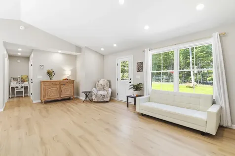 193 Dunton Road Naples ME 04055