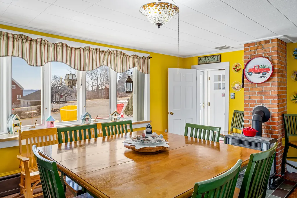 18 Beach Road Lincolnville ME 04849