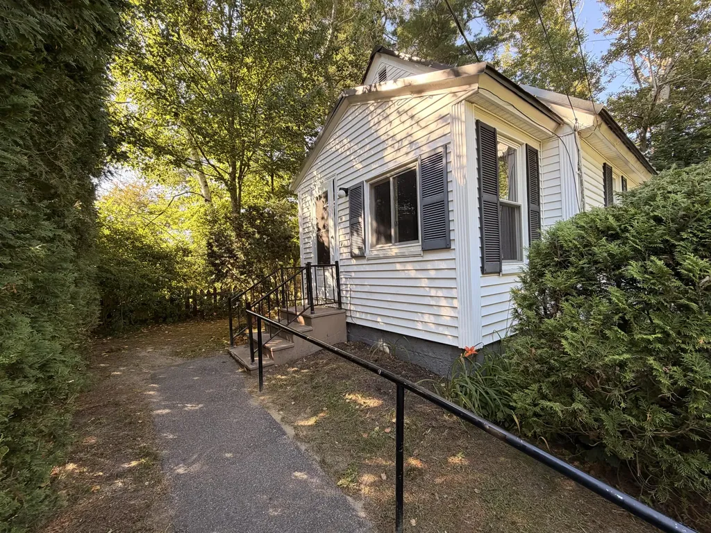 97 Pride Road Auburn ME 04210