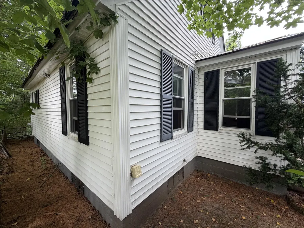 97 Pride Road Auburn ME 04210