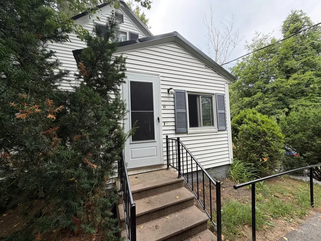 97 Pride Road Auburn ME 04210