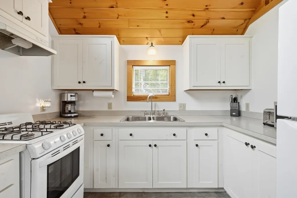 12 South Main Street Kennebunkport ME 04046
