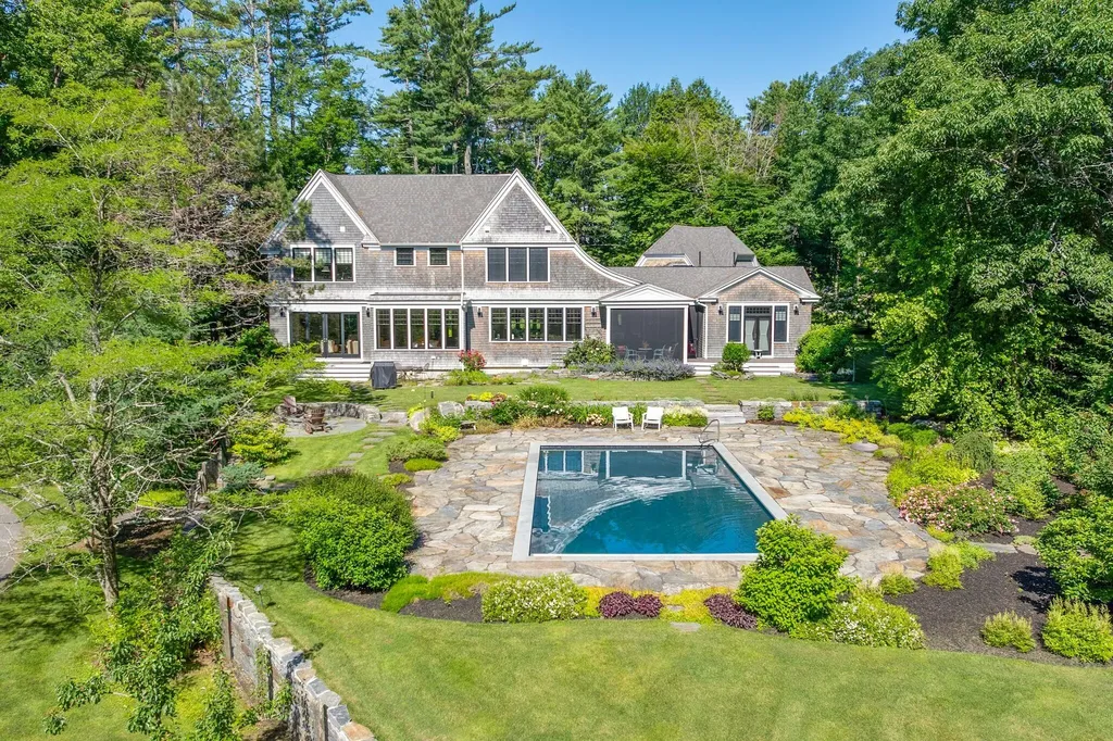 Falmouth ME, 109 Foreside Road