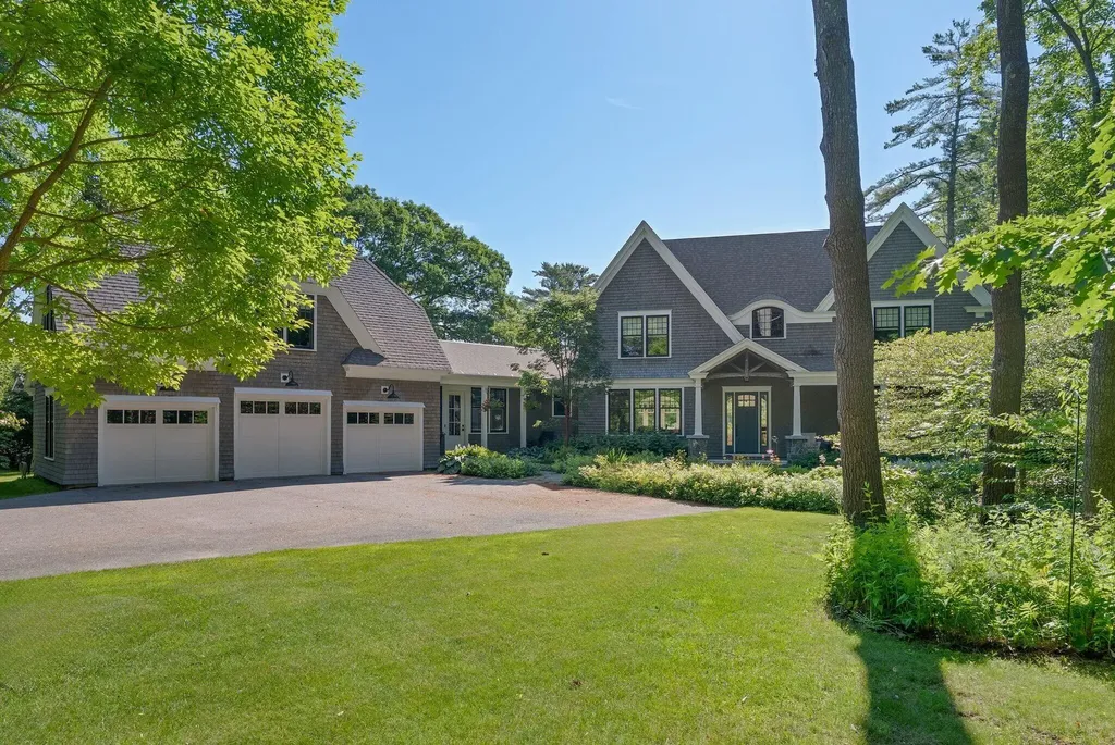 109 Foreside Road Falmouth ME 04105