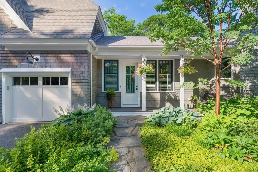 109 Foreside Road Falmouth ME 04105