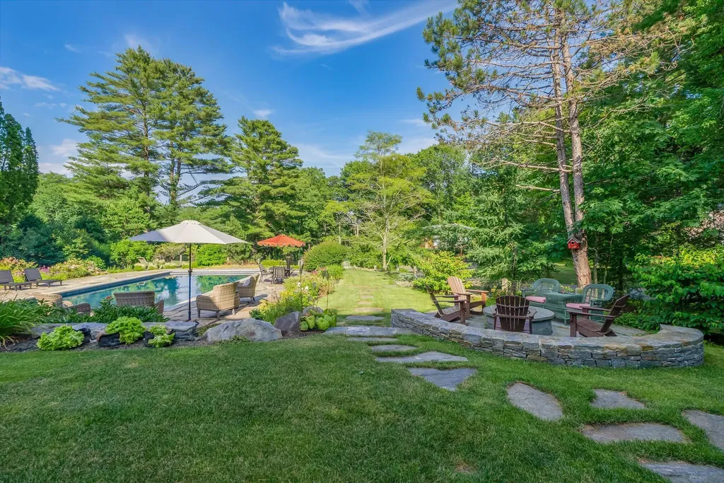 109 Foreside Road Falmouth ME 04105