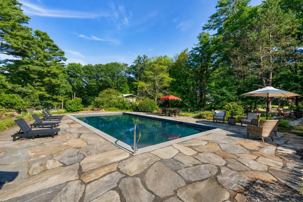 109 Foreside Road Falmouth ME 04105