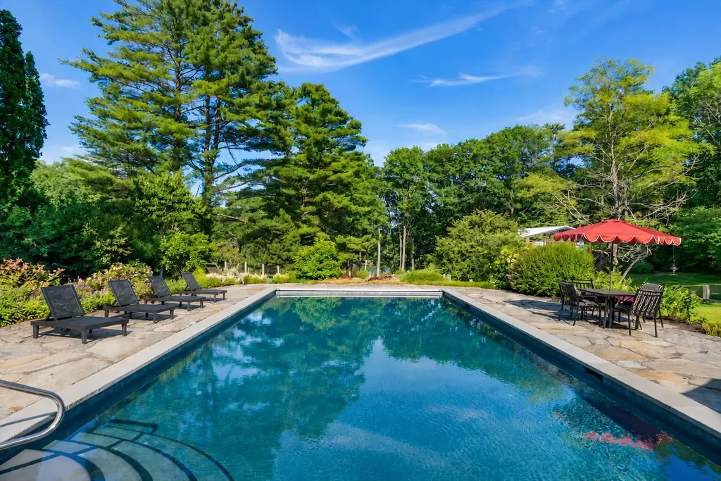 109 Foreside Road Falmouth ME 04105