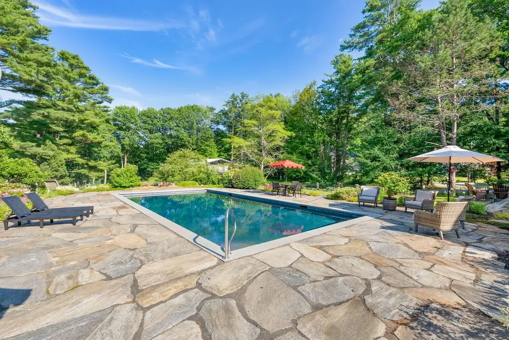 109 Foreside Road Falmouth ME 04105