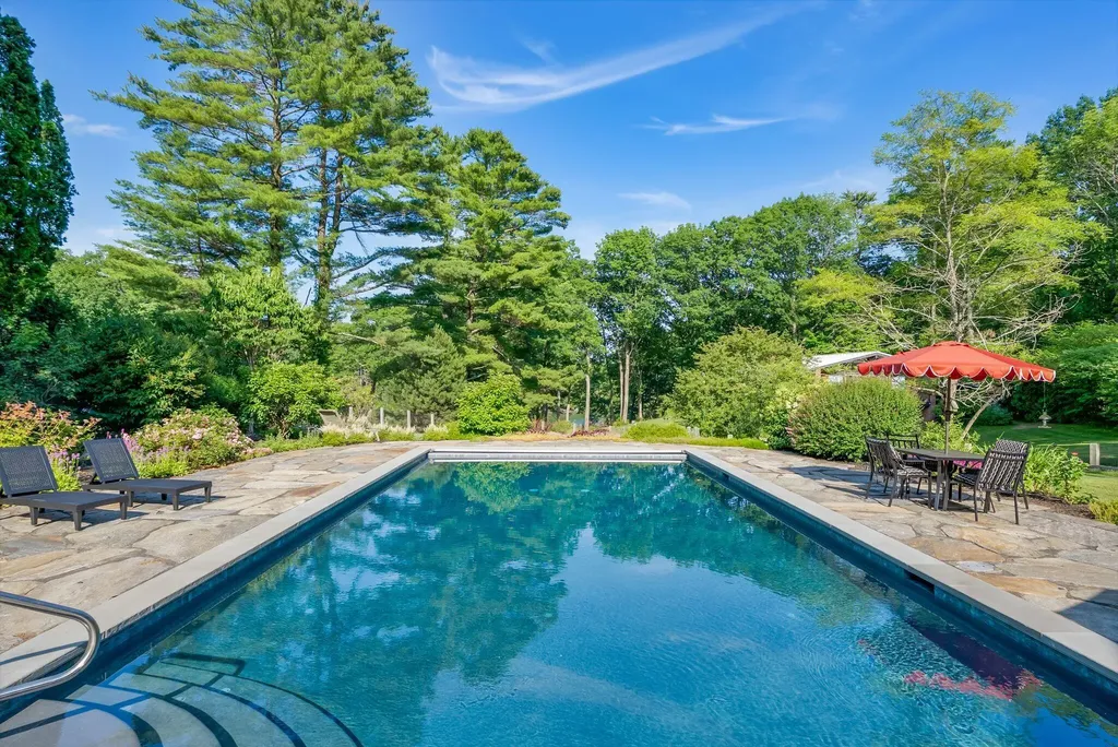109 Foreside Road Falmouth ME 04105