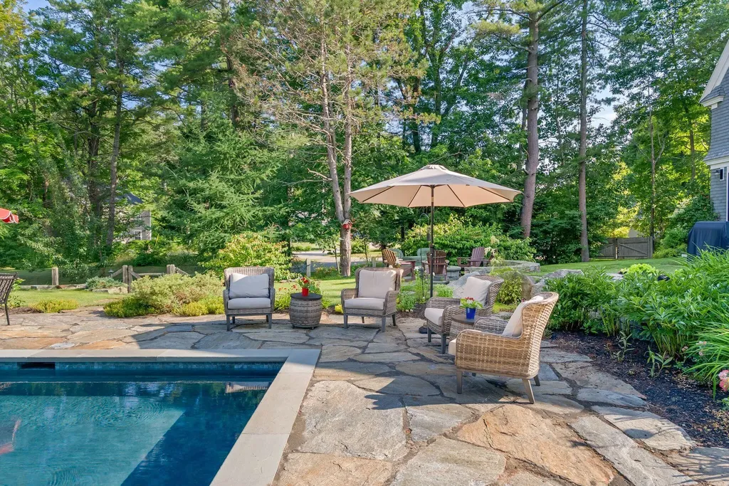 109 Foreside Road Falmouth ME 04105