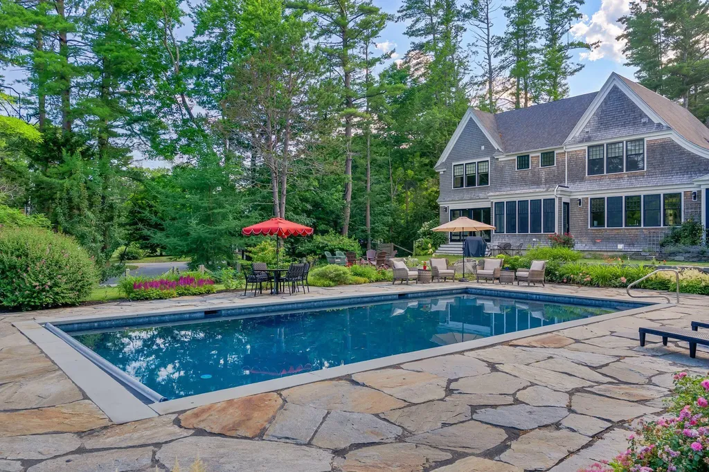 109 Foreside Road Falmouth ME 04105