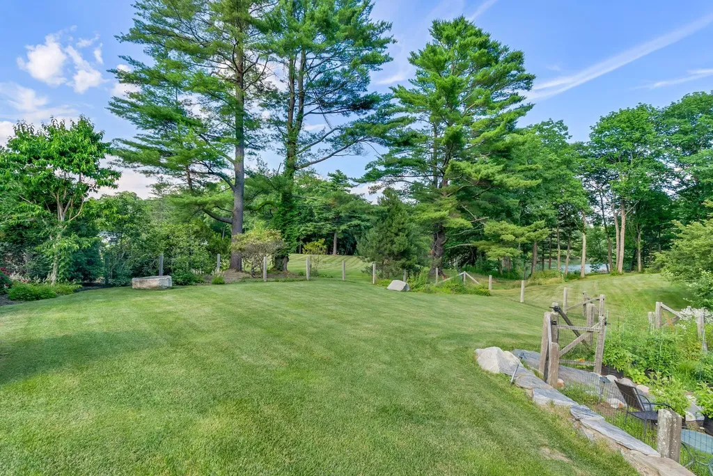 109 Foreside Road Falmouth ME 04105