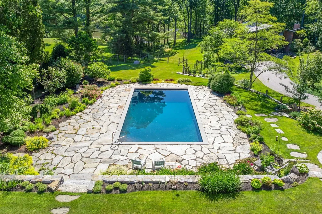 109 Foreside Road Falmouth ME 04105