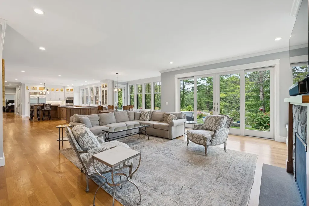 109 Foreside Road Falmouth ME 04105