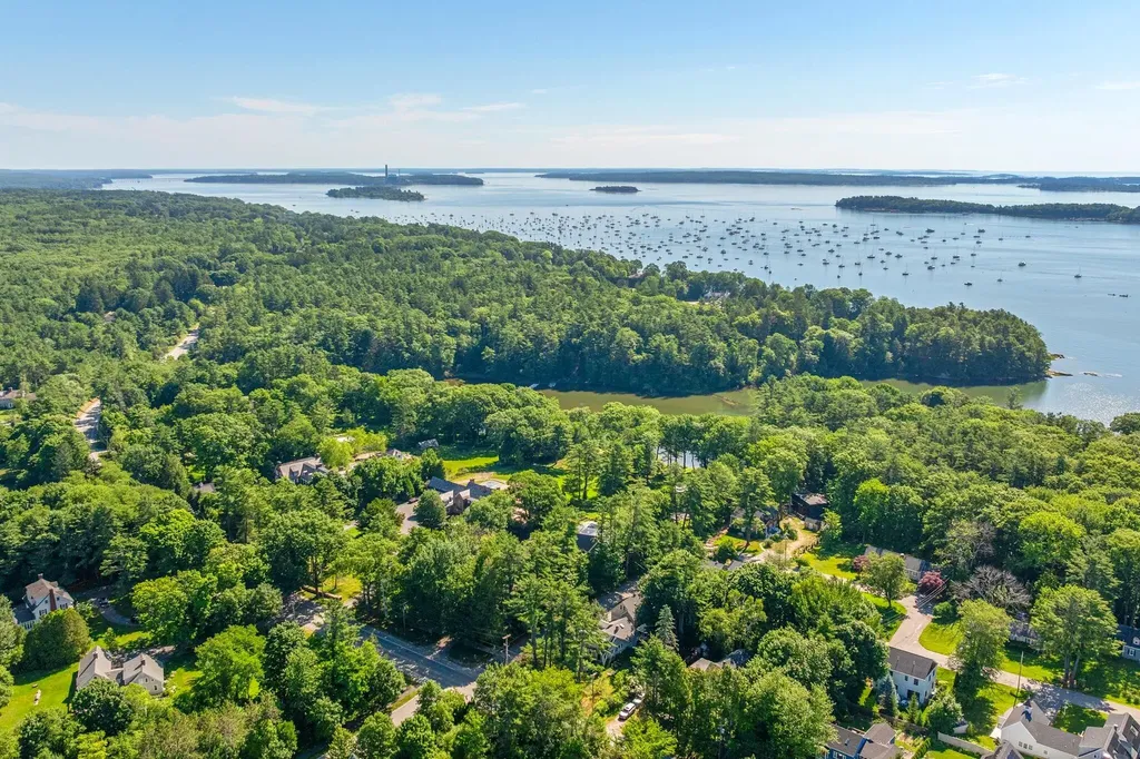 109 Foreside Road Falmouth ME 04105