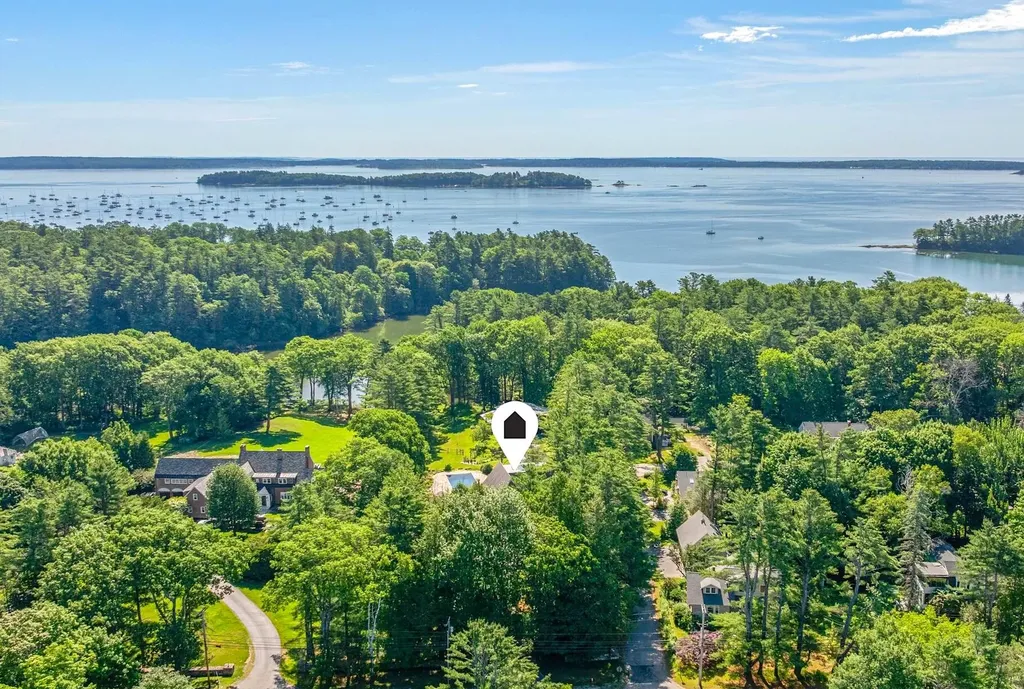 109 Foreside Road Falmouth ME 04105