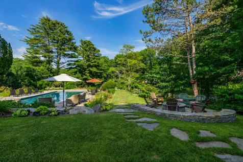 109 Foreside Road Falmouth ME 04105