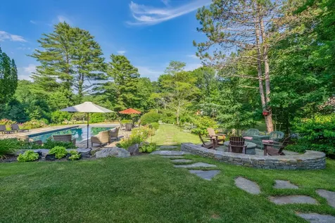 109 Foreside Road Falmouth ME 04105