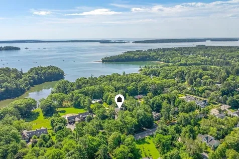 109 Foreside Road Falmouth ME 04105