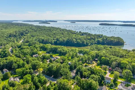 109 Foreside Road Falmouth ME 04105