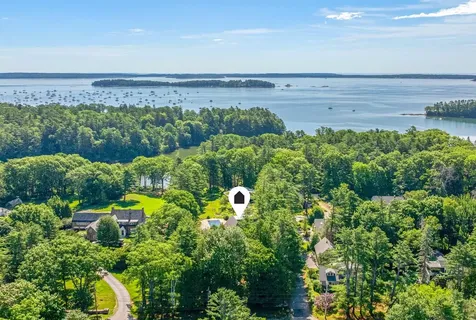 109 Foreside Road Falmouth ME 04105