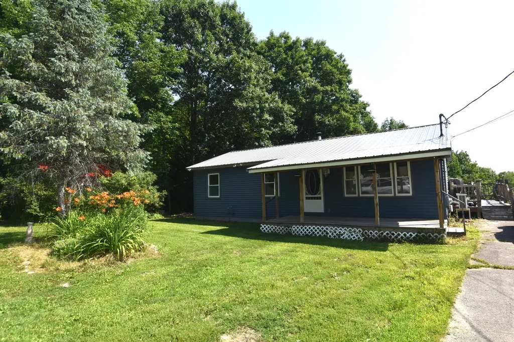 59 Lunt Road Newport ME 04953