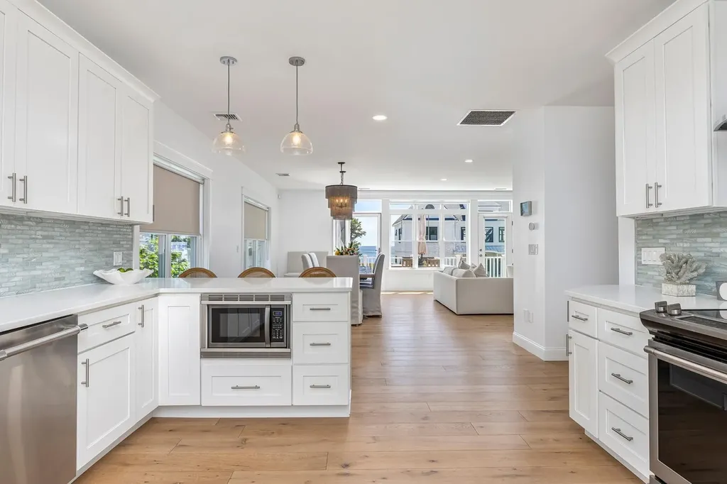 423 Seaside Avenue Saco ME 04072