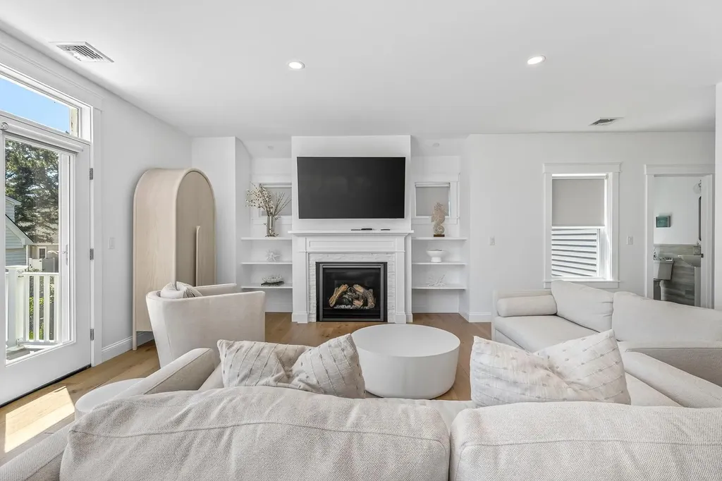 423 Seaside Avenue Saco ME 04072