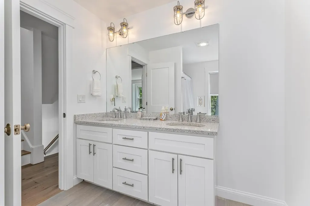 423 Seaside Avenue Saco ME 04072