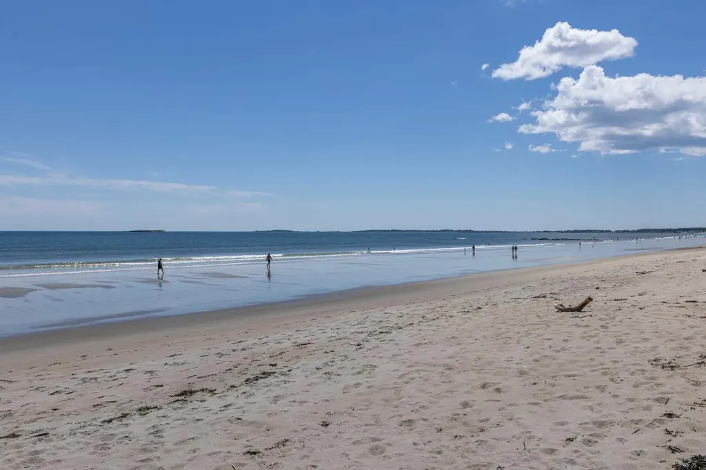 423 Seaside Avenue Saco ME 04072