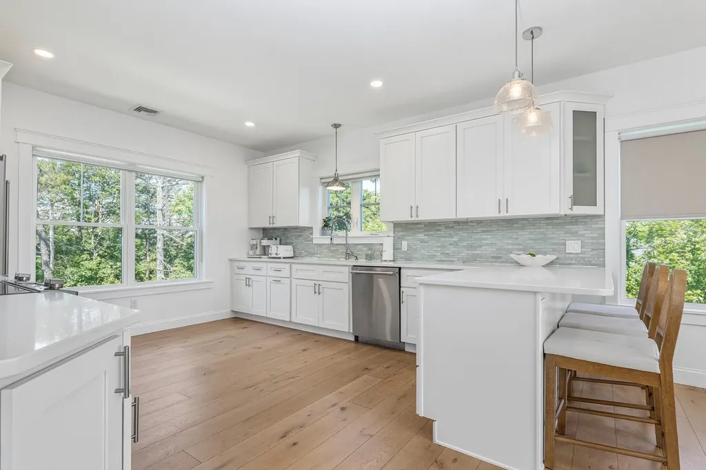 423 Seaside Avenue Saco ME 04072