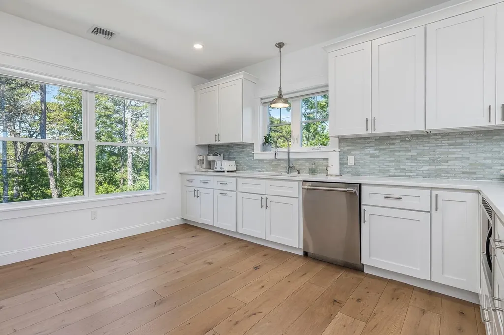 423 Seaside Avenue Saco ME 04072