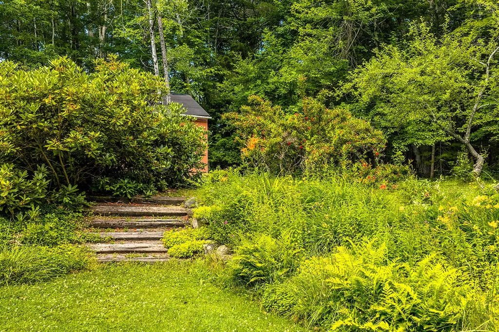 345 Buzzell Hill Road Hope ME 04847