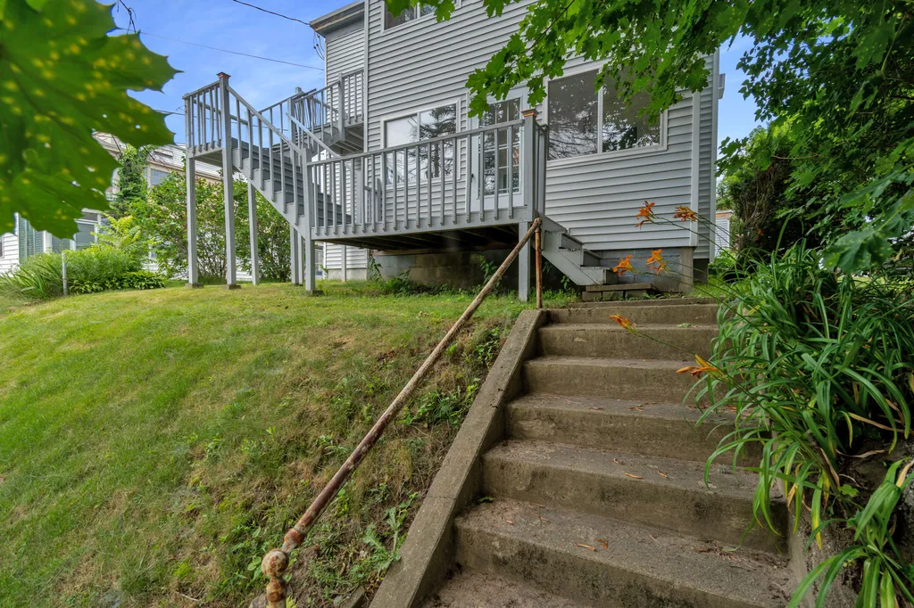 8 Thompson Street Lewiston ME 04240