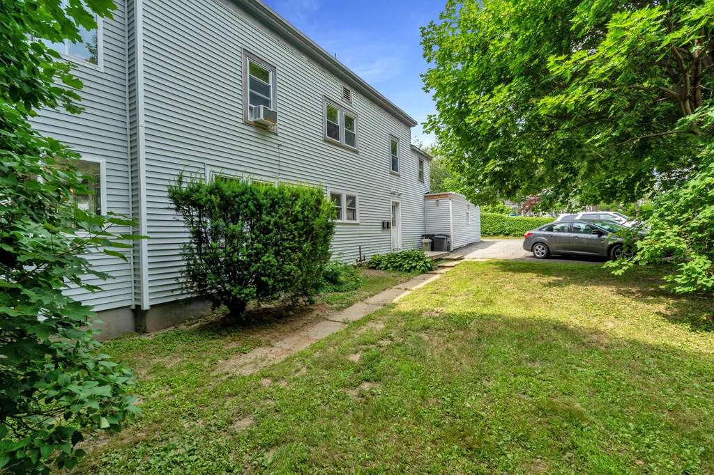 8 Thompson Street Lewiston ME 04240