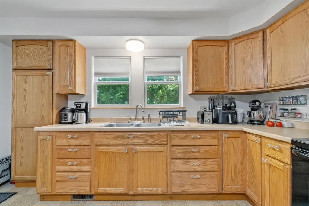 8 Thompson Street Lewiston ME 04240
