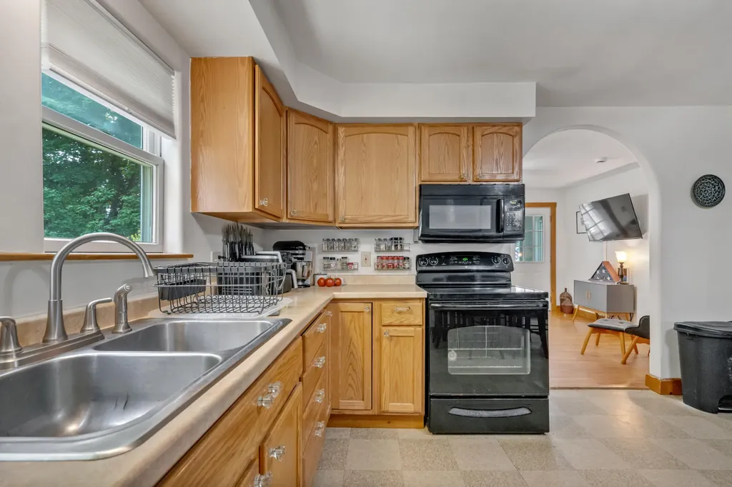 8 Thompson Street Lewiston ME 04240