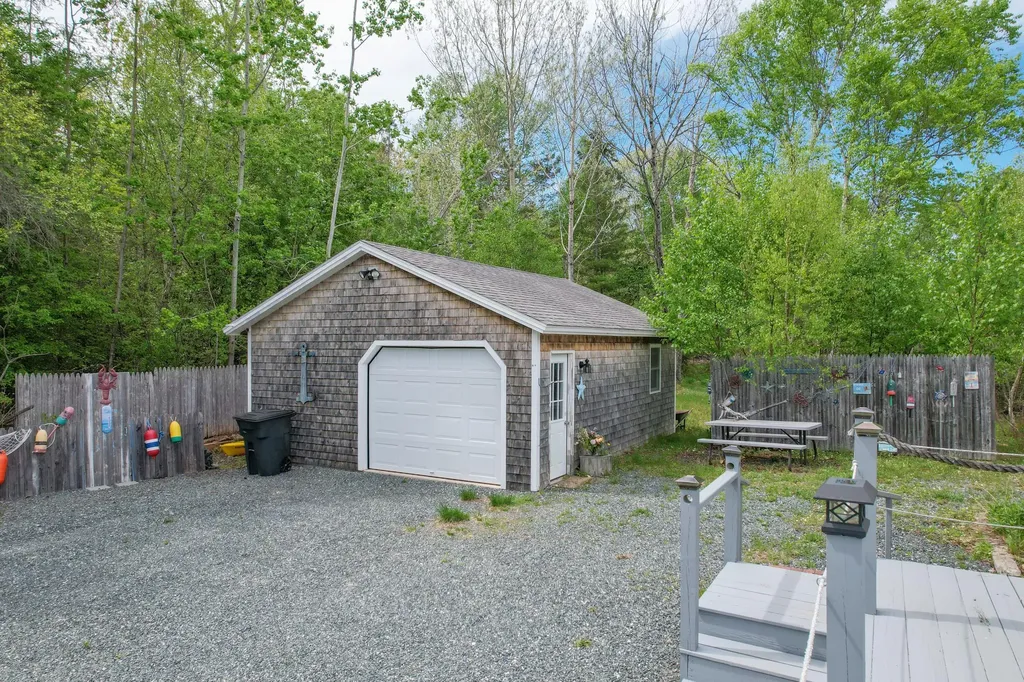 1069 Newbury Neck Road Surry ME 04684