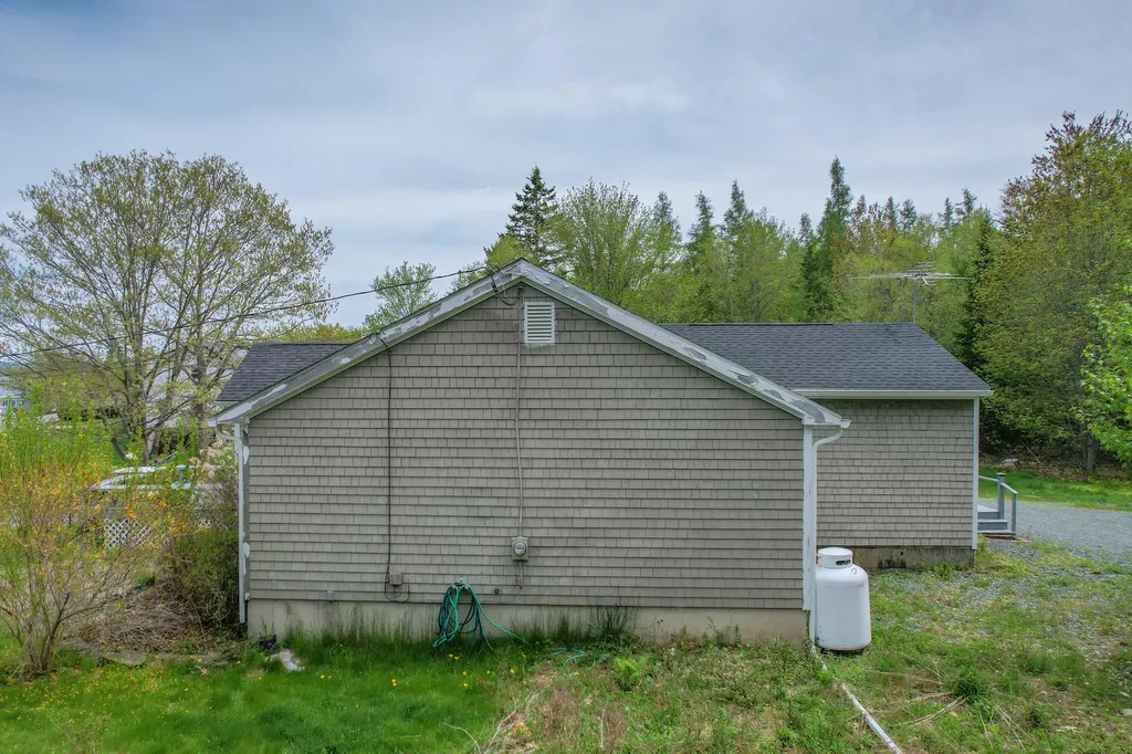 1069 Newbury Neck Road Surry ME 04684