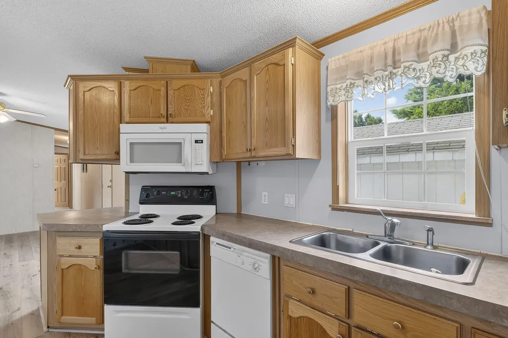 23 Karen Street Palmyra ME 04965