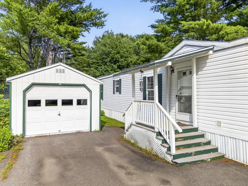23 Karen Street Palmyra ME 04965