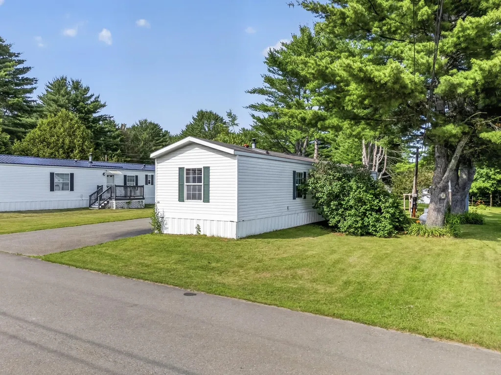 23 Karen Street Palmyra ME 04965