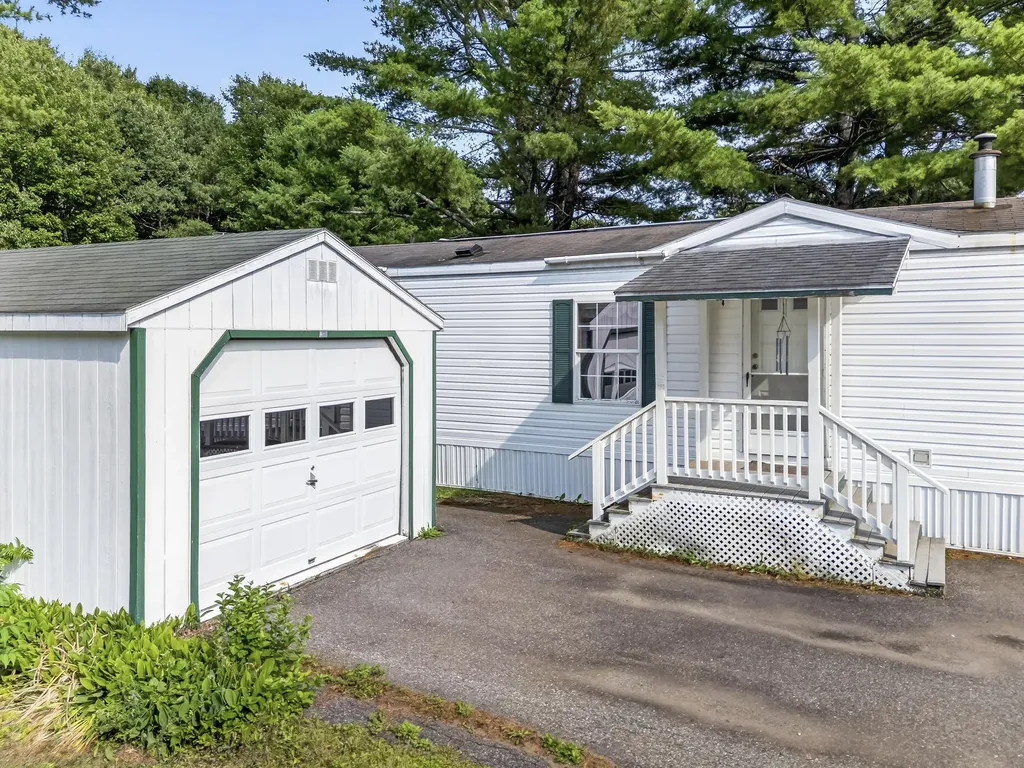 23 Karen Street Palmyra ME 04965