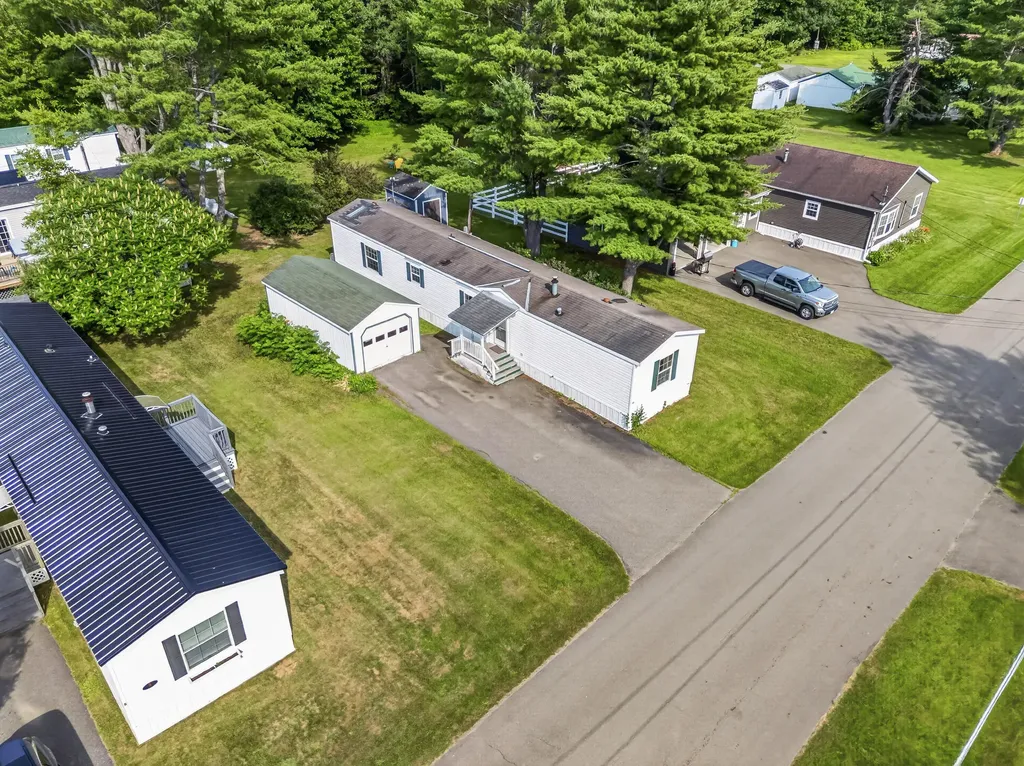 23 Karen Street Palmyra ME 04965