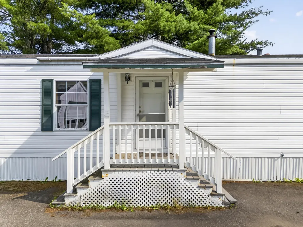 23 Karen Street Palmyra ME 04965