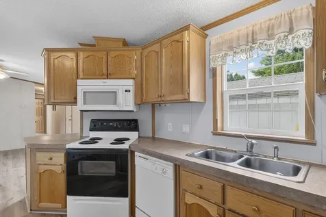 23 Karen Street Palmyra ME 04965
