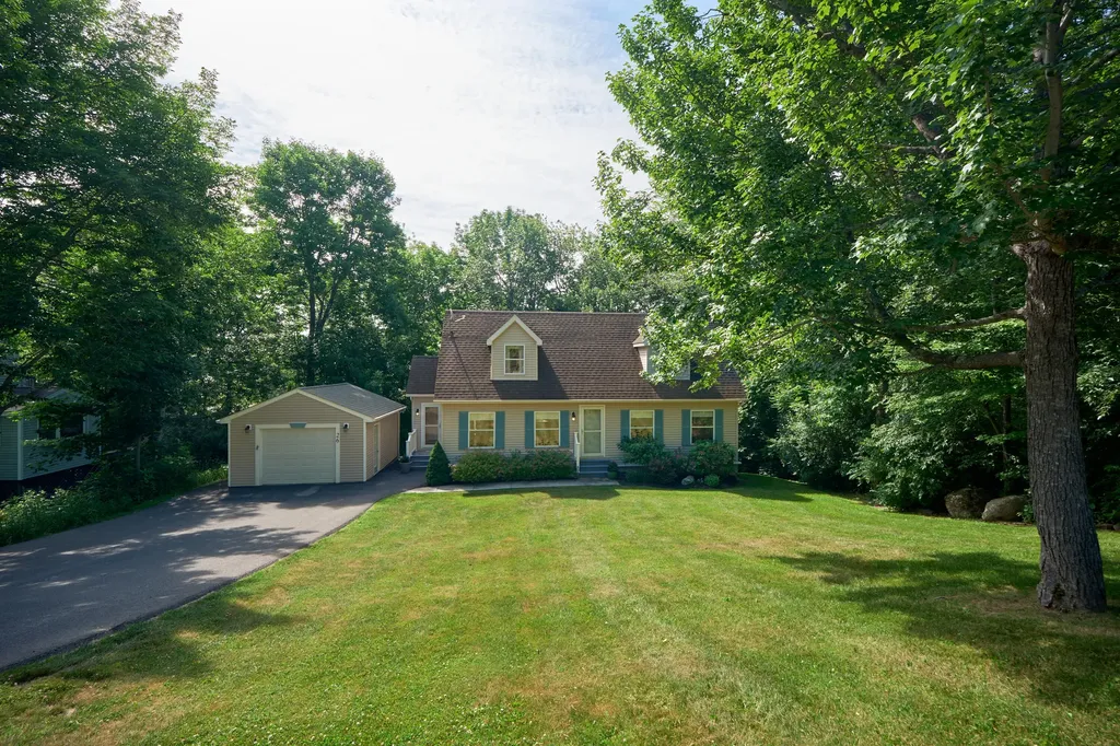 26 Acadia Drive Rockland ME 04841