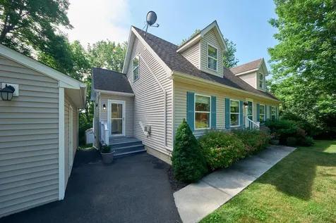 26 Acadia Drive Rockland ME 04841