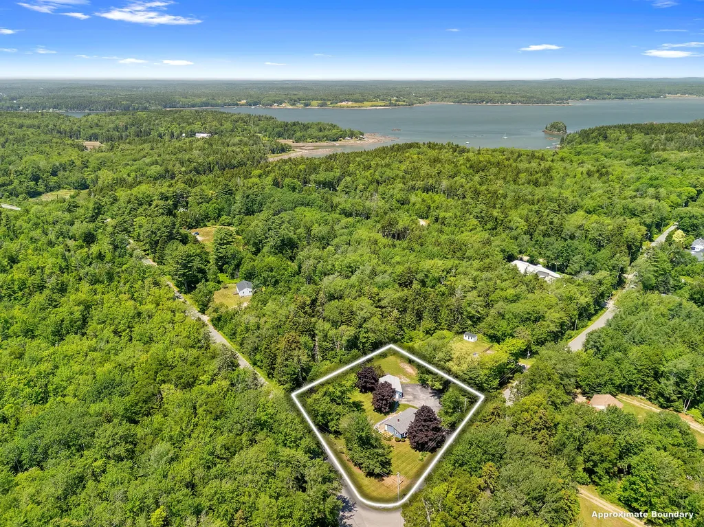 224 Walleston Road Saint George ME 04860